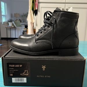 Women’s size 7 Black leather Frye lace up booties